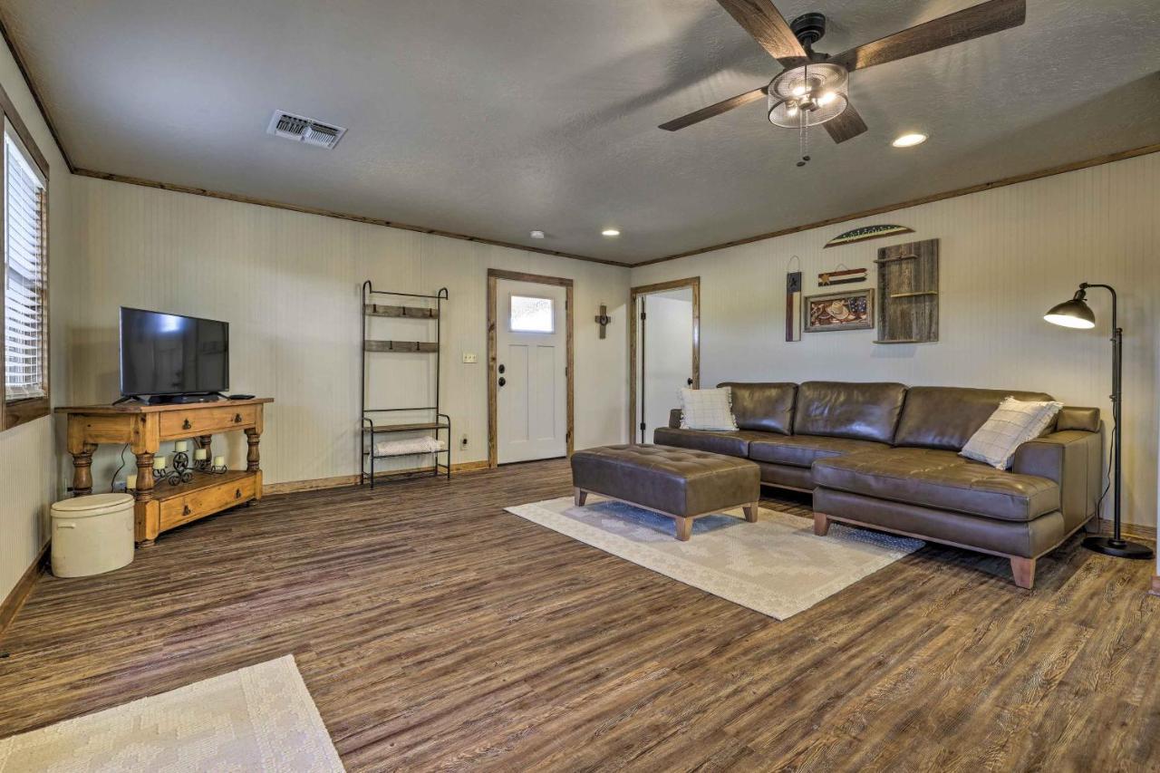 Cozy Fredericksburg Studio Near Wineries! Kültér fotó